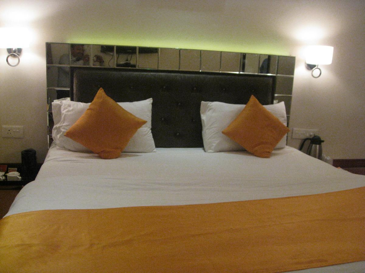 Hotel D'Grand Bareilly Exterior photo