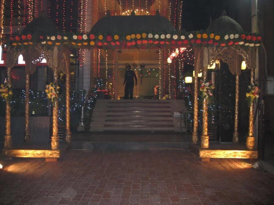 Hotel D'Grand Bareilly Exterior photo
